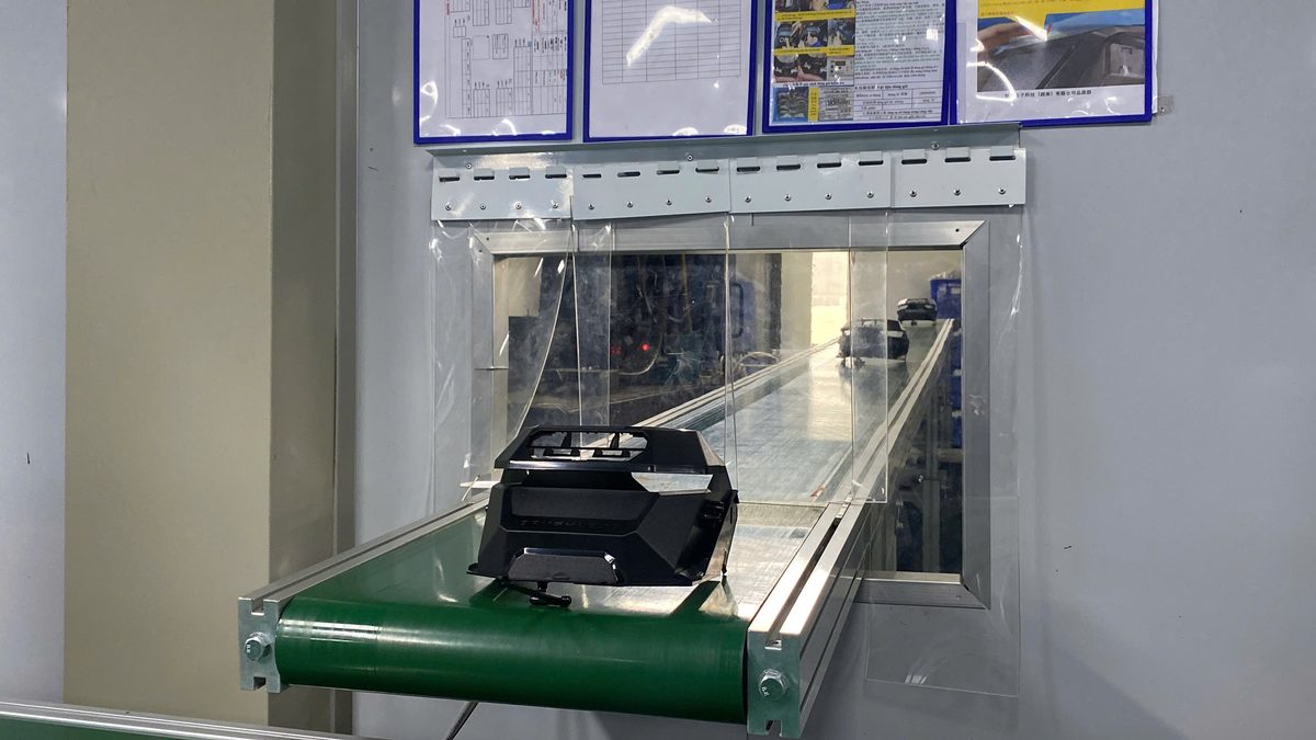 Conveyor Belt for Transferring Products After Injection Molding Machine