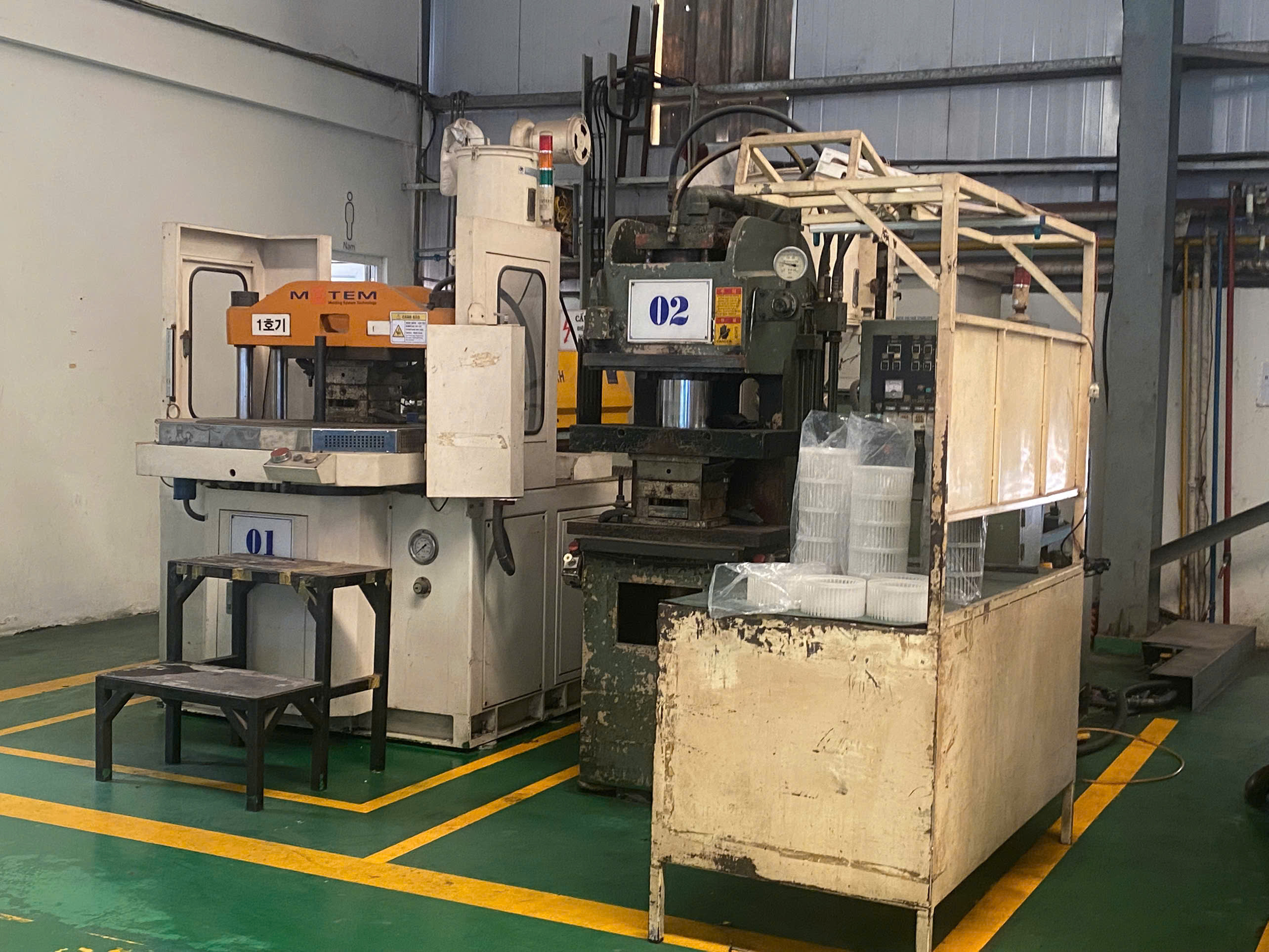 Hitech Mould injection molding machine