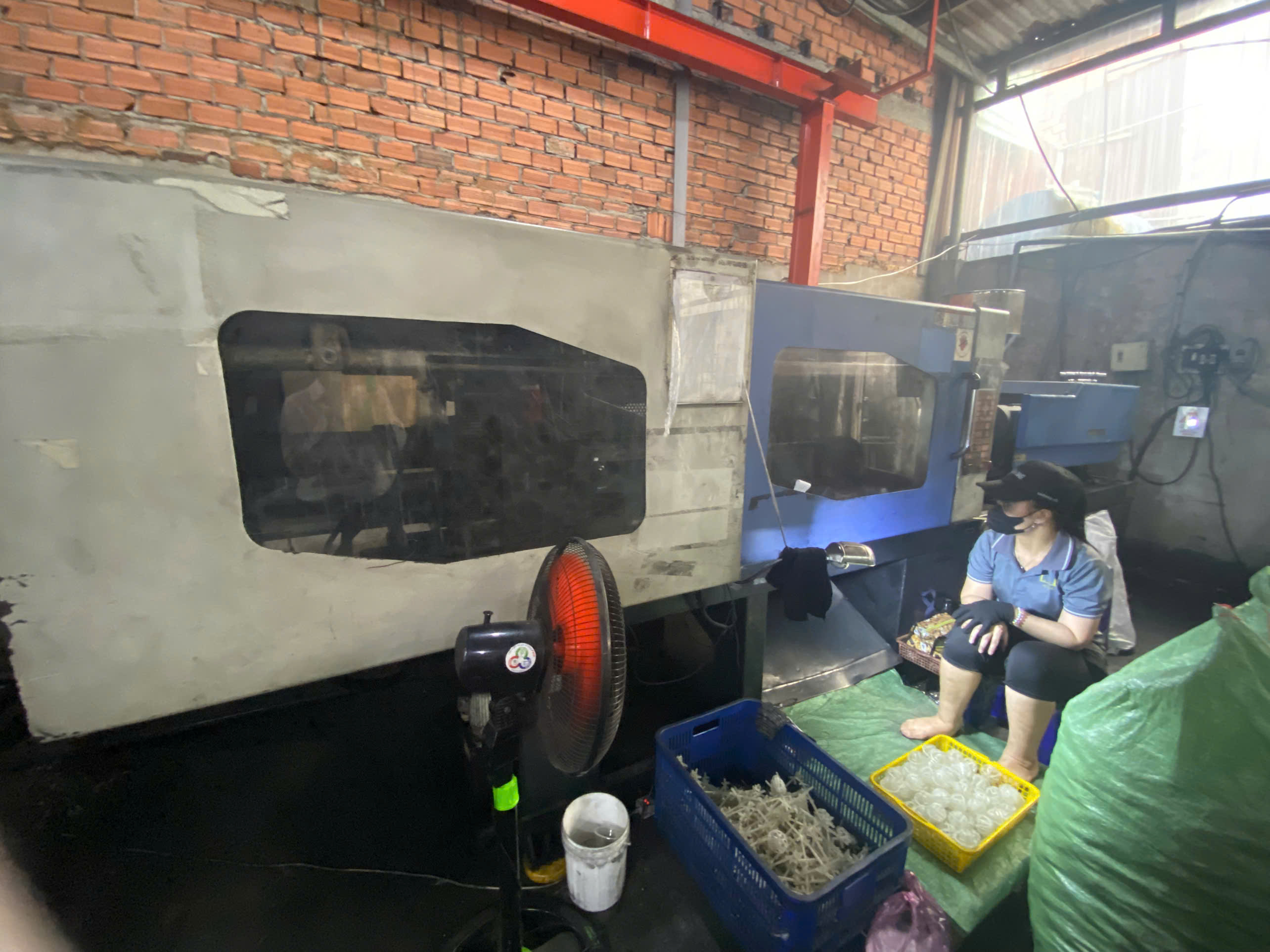 Lam Lam Phat injection molding machine